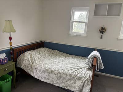 Furnished private room with shared bathroom Main Photo