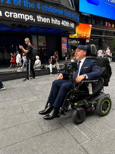 LOOKING FOR AN ACCESSIBLE ROOM IN NEW YORK CITY Main Photo