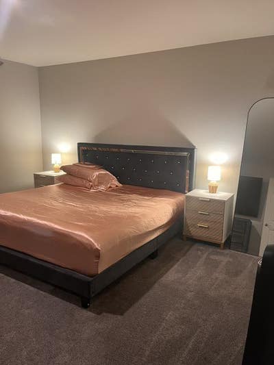 Big regular room with shared bathroom Main Photo