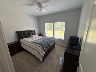 I have a small bedroom for rent already furnished  Main Photo