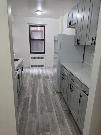 Looking for 1 Female Roommate for a large bedroom Main Photo