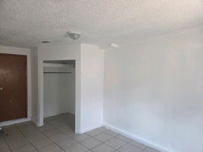 Room for rent with private restroom  Main Photo