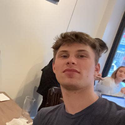 Looking for roomates to apartment hunt with  Main Photo