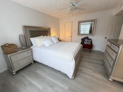 Furnished Suite w/Private Bathroom -All Bills Paid Main Photo