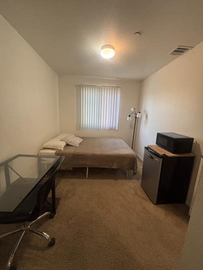 Room for rent Main Photo