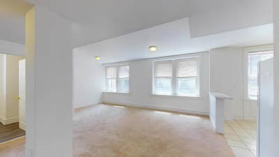 Sunny, Comfy, and Spacious Apartment with Desks &  Main Photo