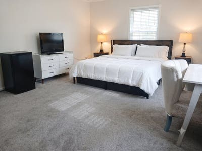 Oversized room for Rent_furnished & includes util Main Photo