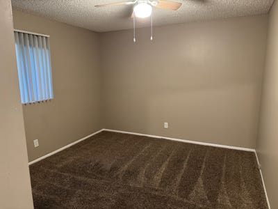 Non_Smoking ROOM (no couples) Clean INC watertras Main Photo