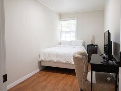 Furnished Room for Rent with Utilities_Low move_i Main Photo