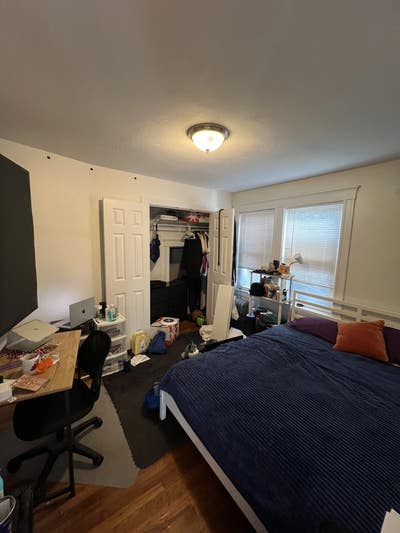 Spacious Room in Mission Hill Main Photo