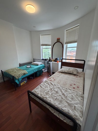 Sunset Park Large Bedroom w Walk in Closet  Main Photo