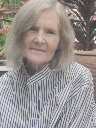 I'm a retired female teacher. Main Photo