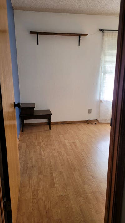 Room available in relaxed home. Main Photo