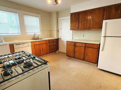 Updated 2 Bedroom Apartment with Office Main Photo