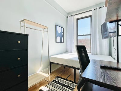 Bushwick Room with HDTV by Irving Square Park Main Photo