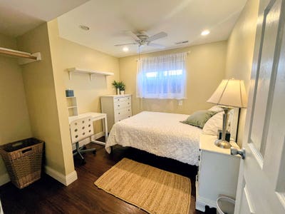 Seeking FEMALE Tenant_Sugarhouse Private Furnished Main Photo