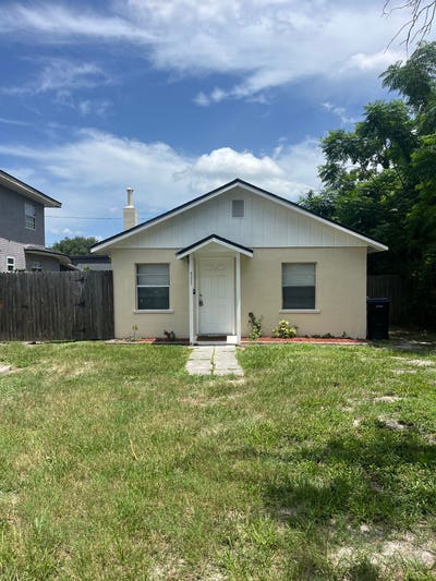 1 Bedroom 1 Bath House_Big Backyard Main Photo