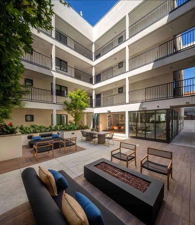 HI! I am looking for someone to take over my lease Main Photo