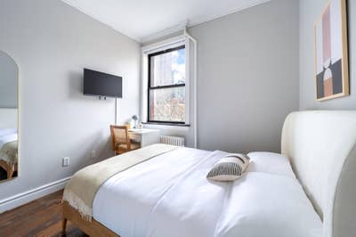 E 35th st apt in the heart of the city Main Photo