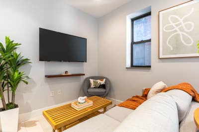 Lower east side beauty!! Main Photo