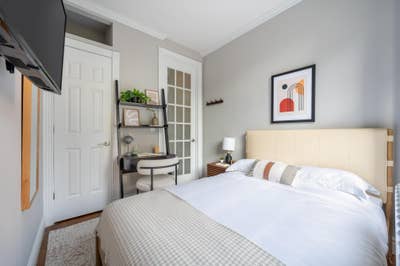 E 35th st apt in the heart of the city Main Photo