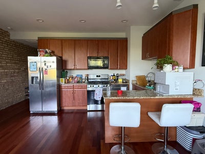 Private bathroom + bedroom looking for roommate Main Photo