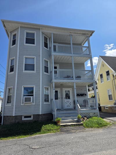 $600 3rd br in 1st floor apt available ASAP! Main Photo