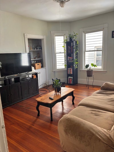 Sunny Room Available-10 min Harvard, Inman, Union Main Photo