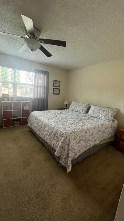 Looking for female roommate - Mandarin Main Photo