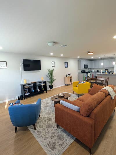 Friendly and Cozy Home with Office Space Main Photo