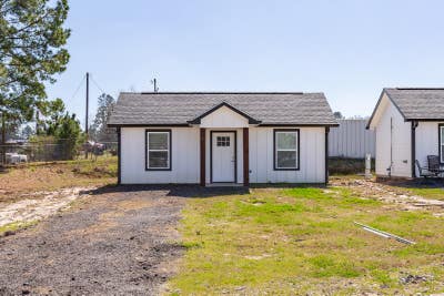 Ask about Managers Move_In Special…Cozy 1 Bed Bath Main Photo