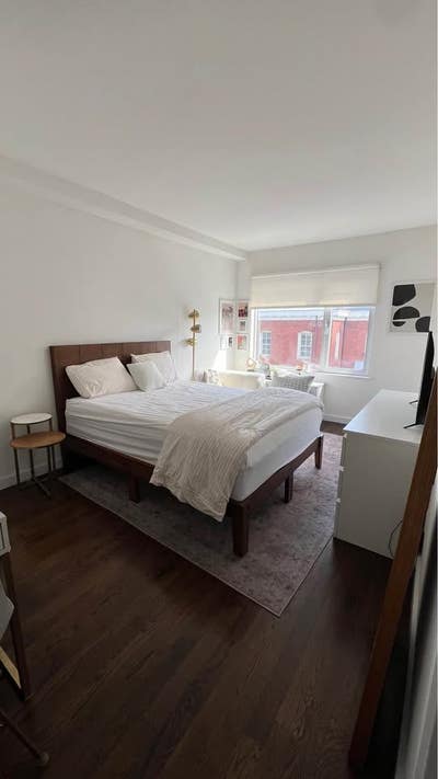 Looking for a roommate for 9/1 move Main Photo