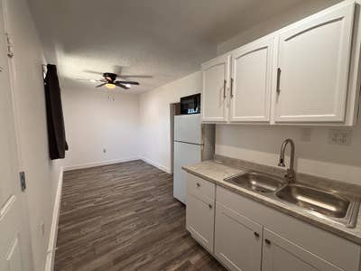 Private Unfurnished Studio - Great Location Main Photo