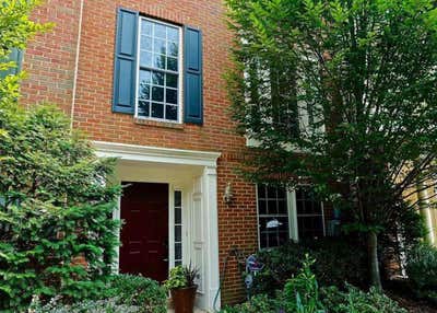 Room for Rent in Charming Townhouse | Avail 9/1 Main Photo