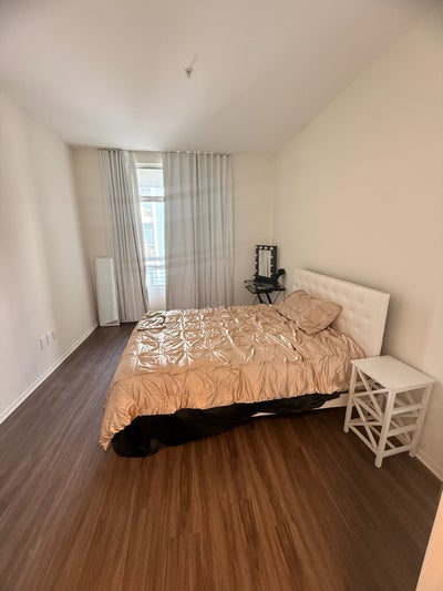 Spacious Hollywood Room w/private bathroom Main Photo