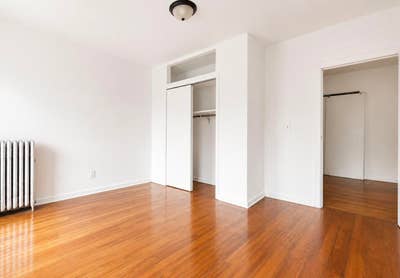 #1195 Huge 4 bed/2 bath apartment in Hamilton Heig Main Photo