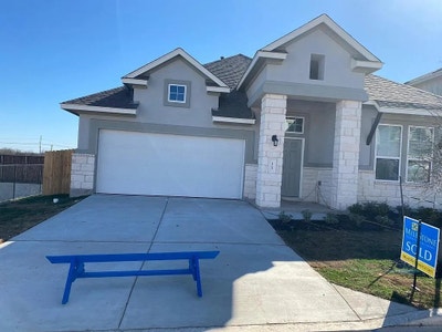 Sizeable home in Round Rock Main Photo