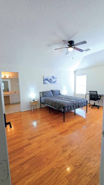 Katy Prime Location with  private baths next to al Main Photo