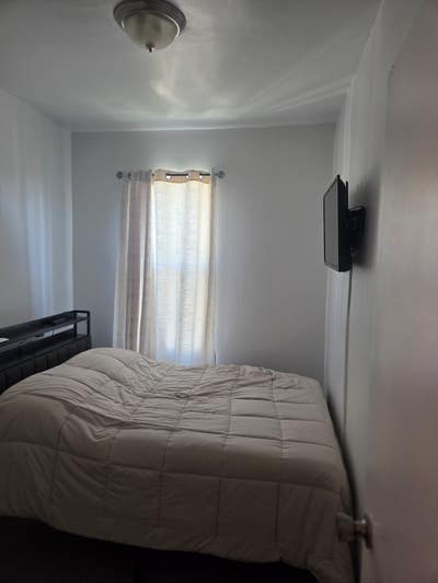 Renovated & Furnished Room near Eastern Pkwy Main Photo