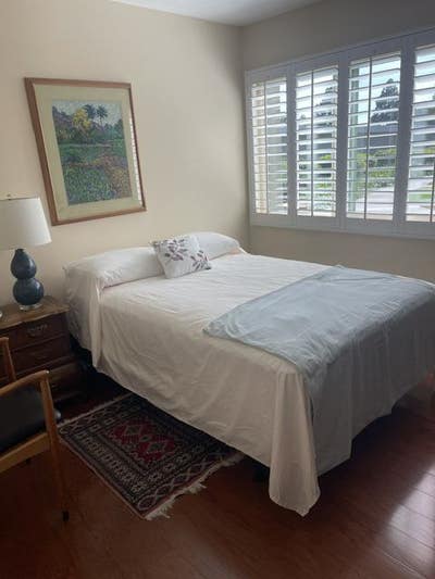 Cozy room for rent in Huntington Landmark Complex  Main Photo