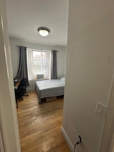 Master Bedroom w/Private Bath in Heart of Astoria  Main Photo
