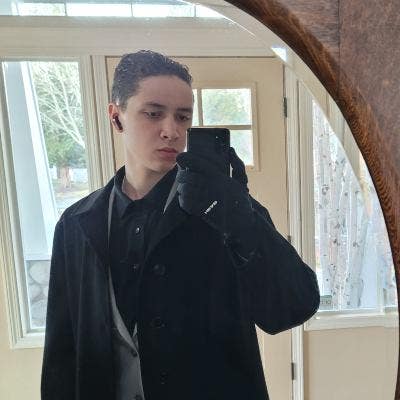Professional Male seeks a small or large room Main Photo