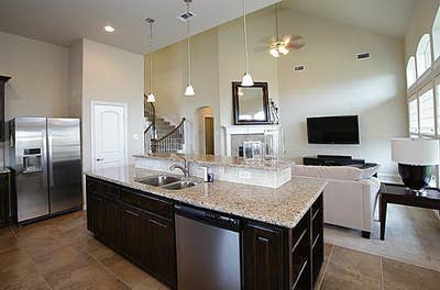 Spacious and Clean Executive Home for Women Main Photo