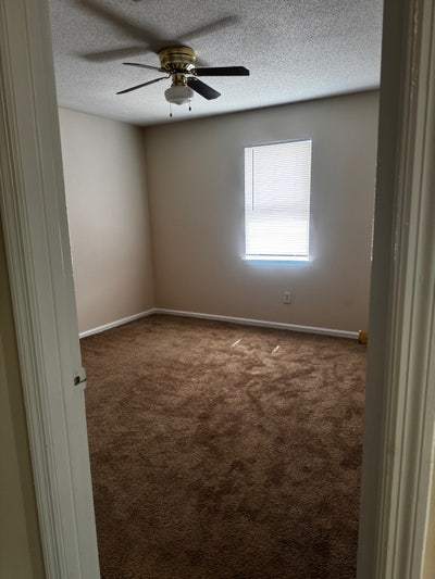 Room for rent with private bathroom Main Photo