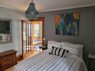 Historic Flat in a Walkable Neighborhood Main Photo
