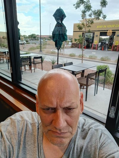 Looking for female to split apartment expenses  Main Photo