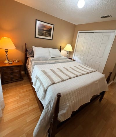 Budget-Friendly Room for Rent Main Photo