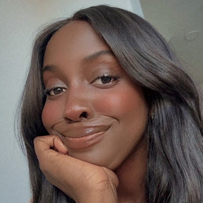 31 year old Female seeks a large room Main Photo
