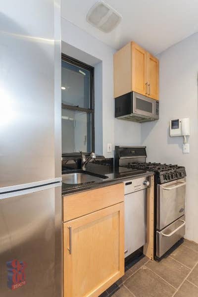 Comfortable Private Room Available Now Main Photo