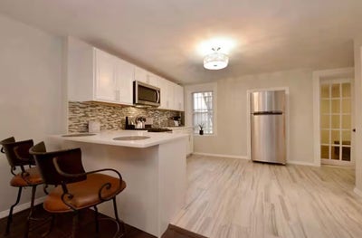 Looking for roommate Main Photo